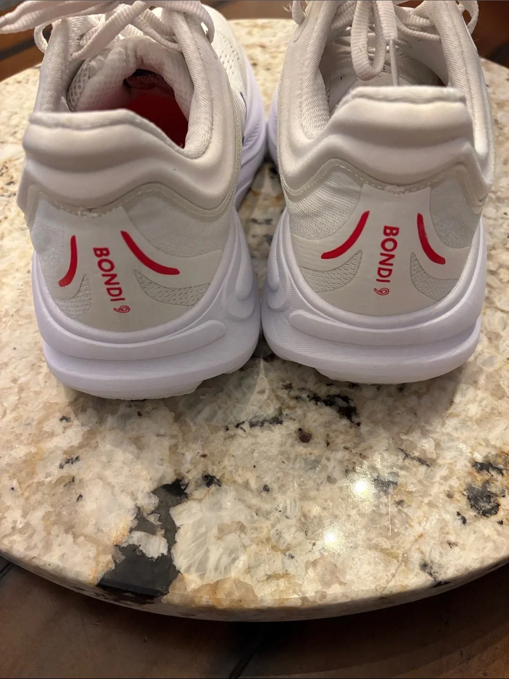 Hoka Men’s Bondi 9; size 9D - Like new condition